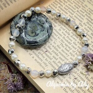 Silver and White agate Beaded Bracelet